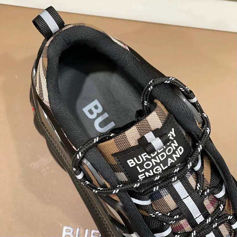 Burberry Shoe 